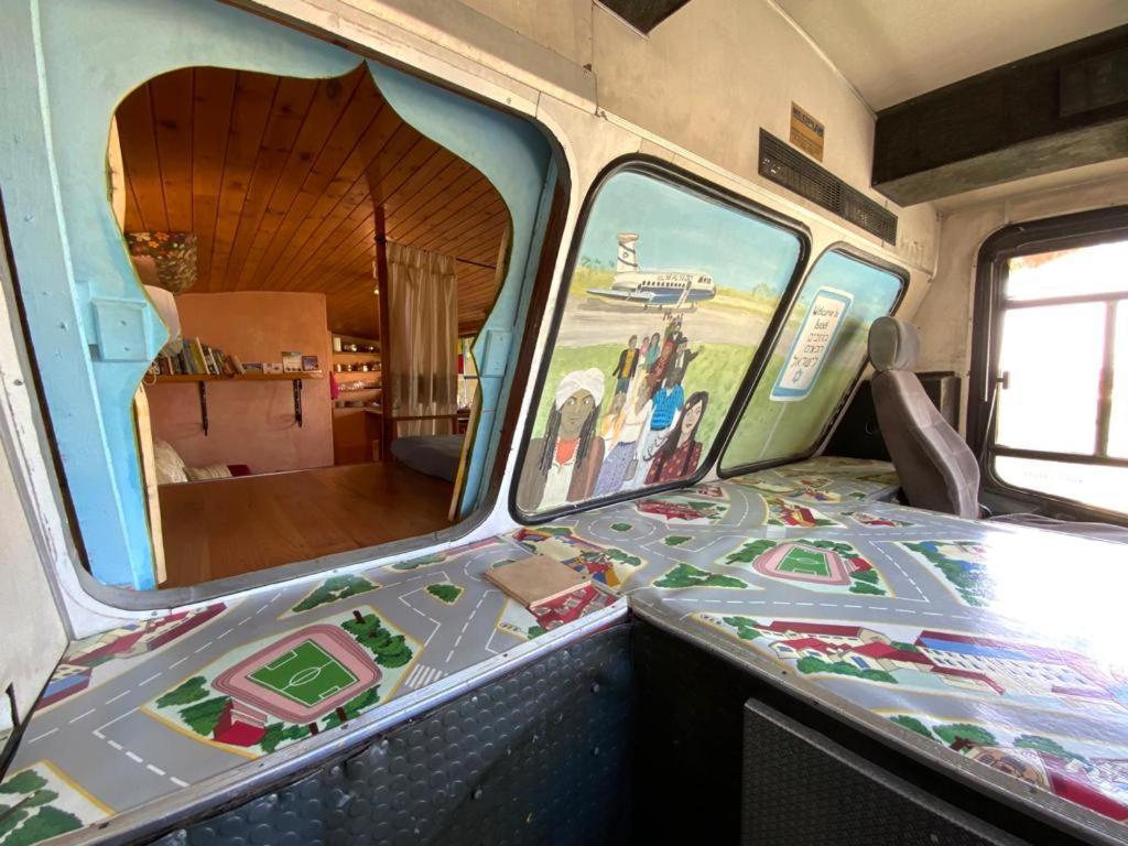 Zimmerbus 'Ezuz Kamer foto